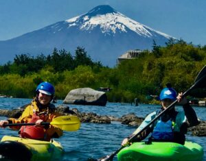 whitewater-kayak-roll-chile-tolten-river